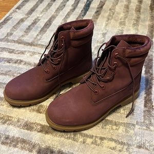 Beautiful, never worn Timberland women’s boots. Size 8.5.